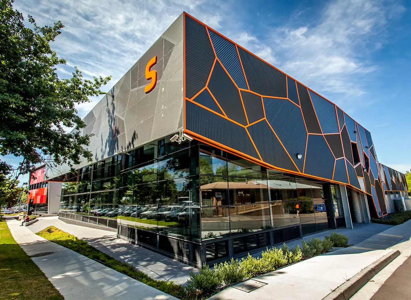 Photo of S building at a Federation University campus.